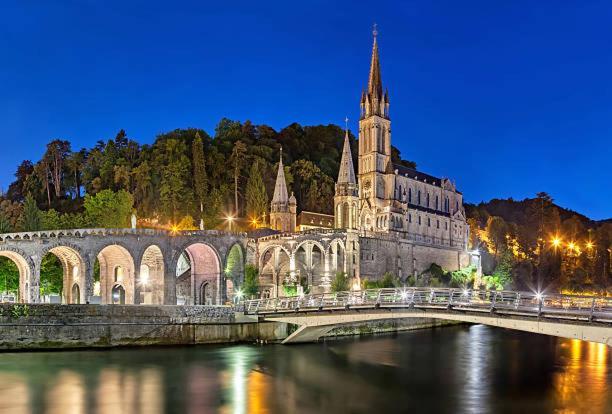 Charmant Studio Proche Centre Ville Et Gare Lourdes Bagian luar foto